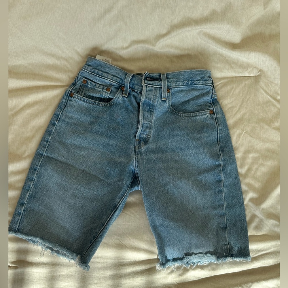 Levi’s long denim shorts Size W26